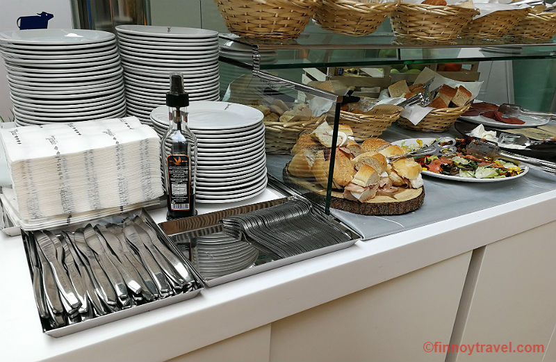 A mesa de buffet na Sala VIP Caruso