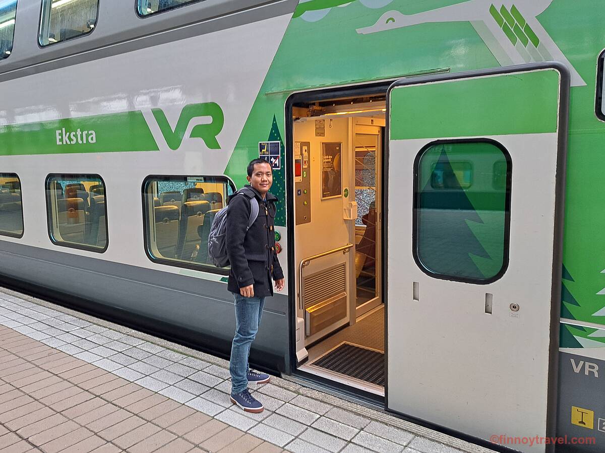 Ceasar embarcando no vag&atilde;o Ekstra