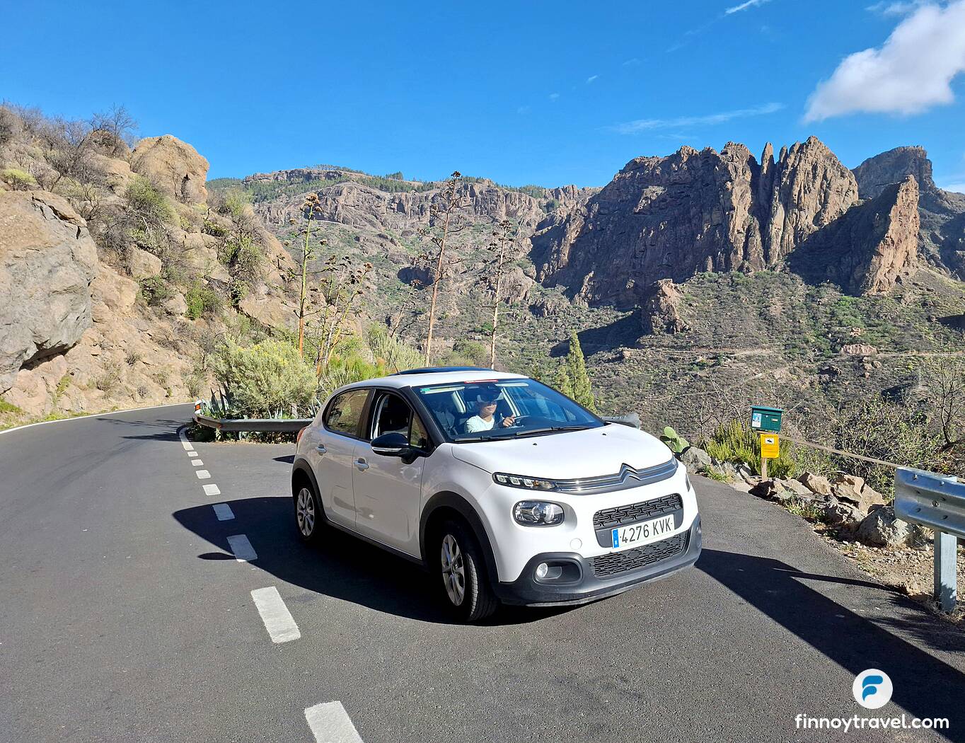 Ceasar e o Citro&euml;n C3 nas montanhas