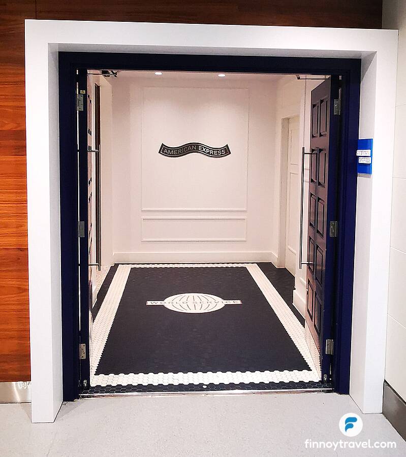 Sagu&atilde;o de entrada do Centurion Lounge no Aeroporto de Heathrow