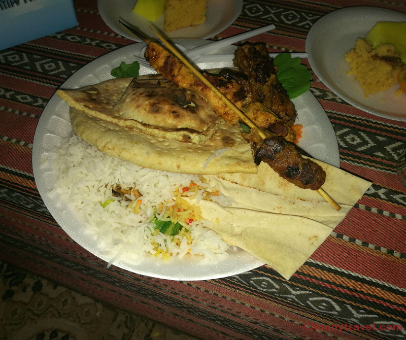 Prato de jantar no acampamento de saf&aacute;ri em Dubai
