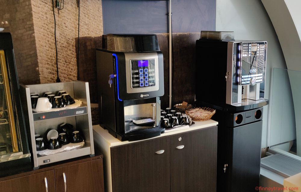 Uma m&aacute;quina de caf&eacute; na sala VIP de Dubrovnik