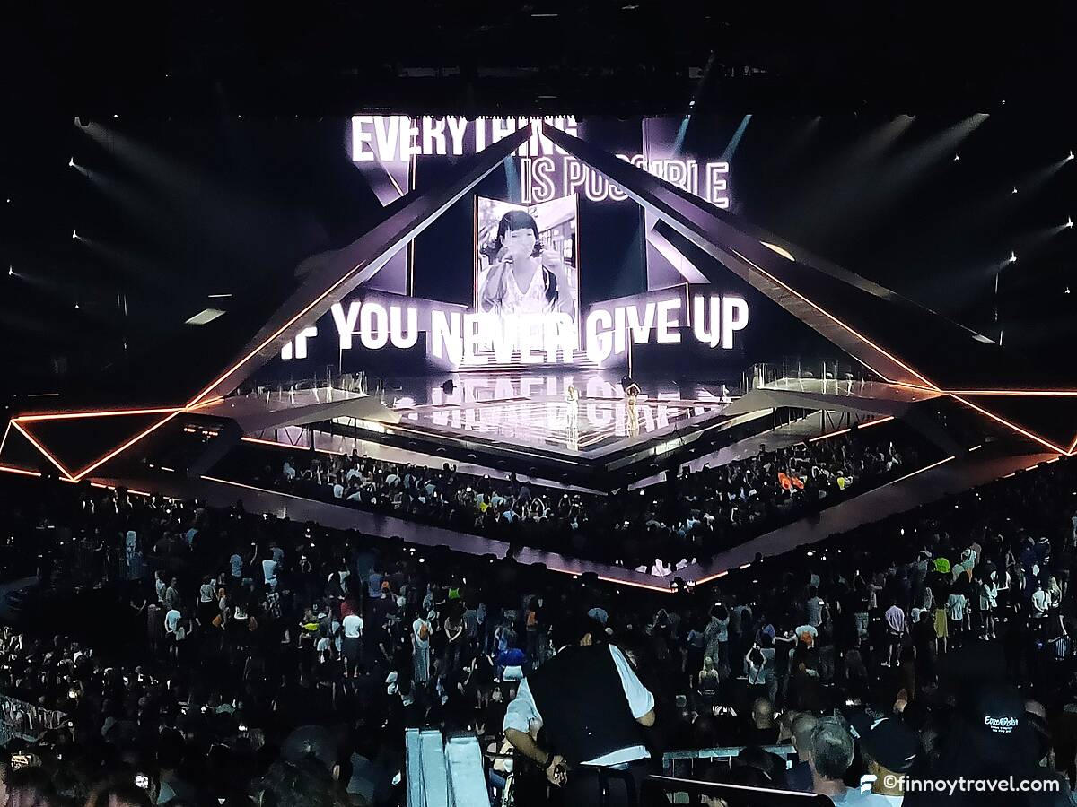 Palco da Eurovis&atilde;o e letras na parede