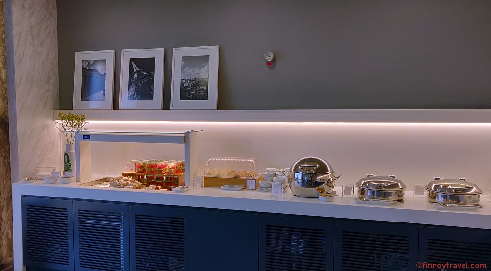 Mesa de buffet do lounge CIP da Goldair Handling