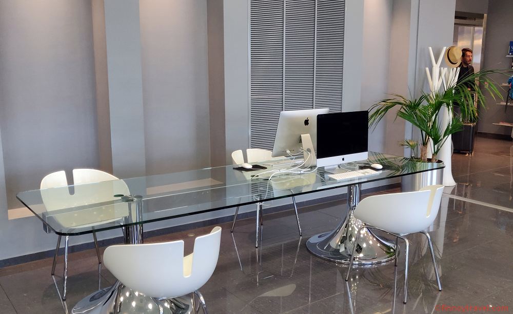 &Aacute;rea de trabalho do lounge CIP da Goldair Handling