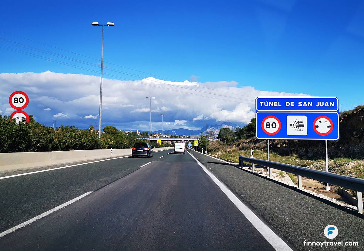 T&uacute;nel rodovi&aacute;rio perto de Alicante