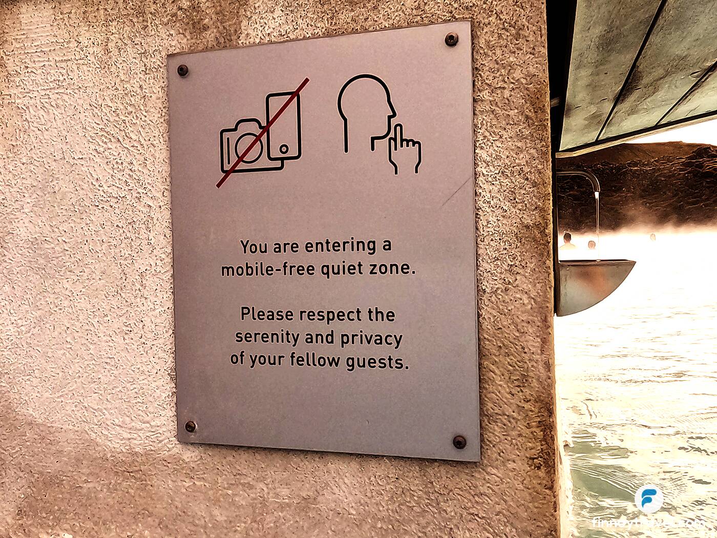 Placa de &aacute;rea silenciosa