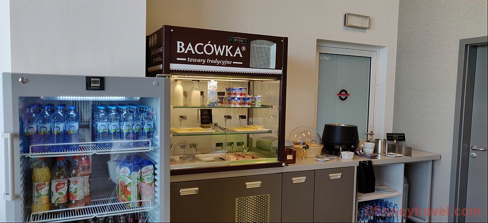 Bebidas na sala VIP do Aeroporto de Crac&oacute;via