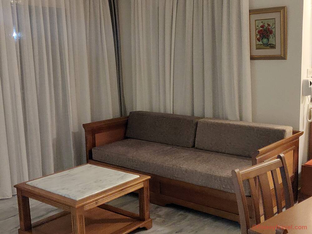 Sof&aacute; do quarto