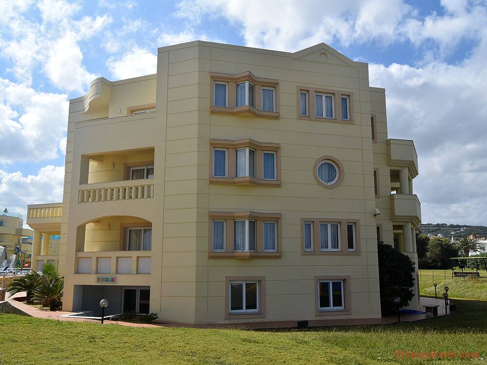 Edif&iacute;cio standard do hotel Maleme Imperial