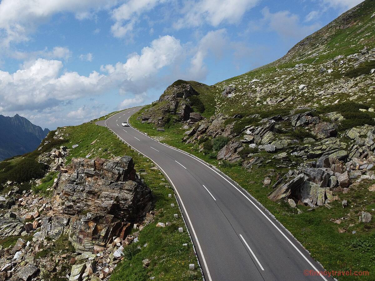 Estrada de montanha do Gro&szlig;glockner
