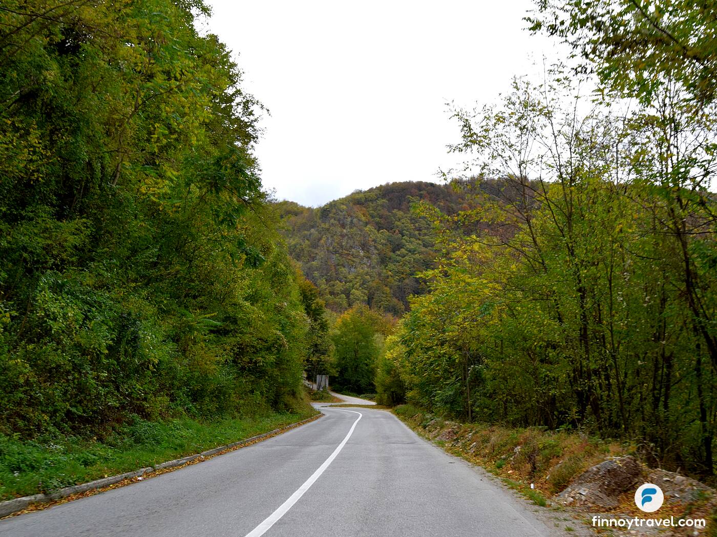 Uma estrada na S&eacute;rvia