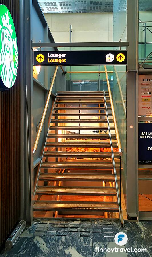 Escadas para o OSL Lounge