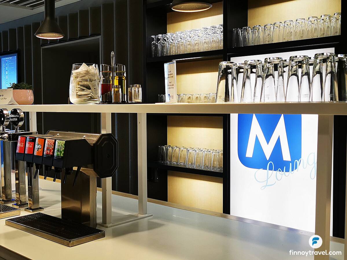 Mesa de bebidas do Pearl Lounge, Aeroporto de Estocolmo Arlanda