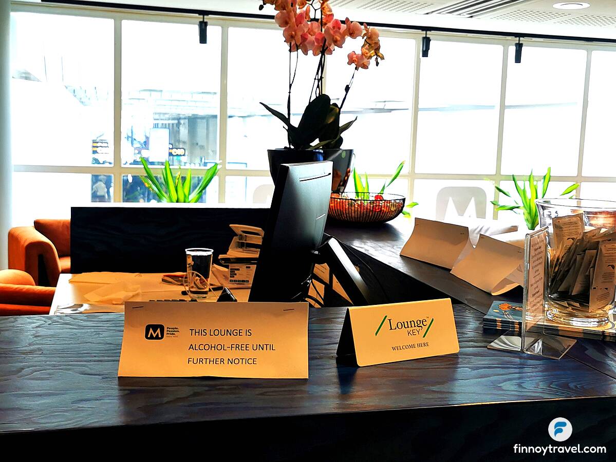 Balc&atilde;o de recep&ccedil;&atilde;o da Pearl Lounge