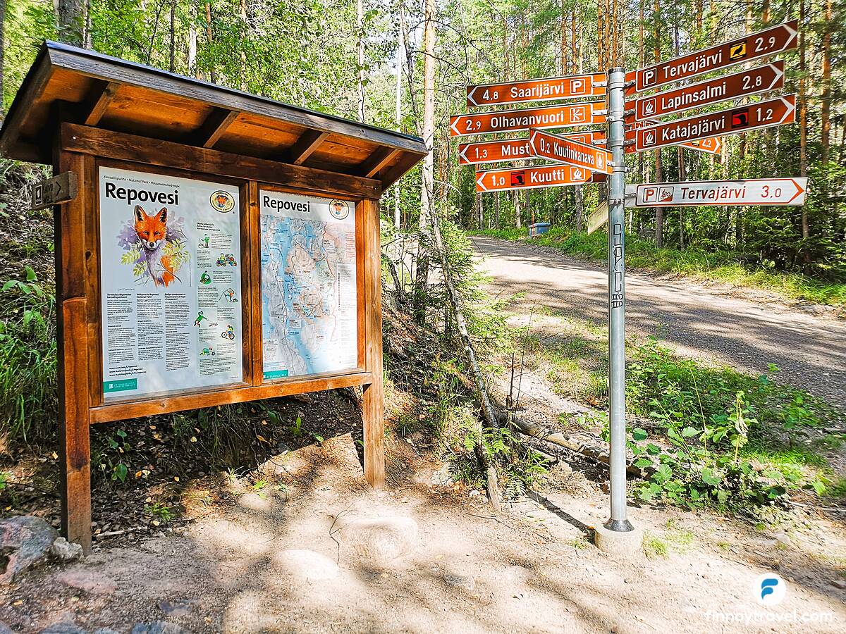 Painel informativo no Parque Nacional de Repovesi