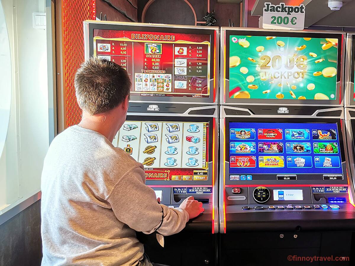 M&aacute;quinas ca&ccedil;a-n&iacute;queis PAF no Silja Serenade