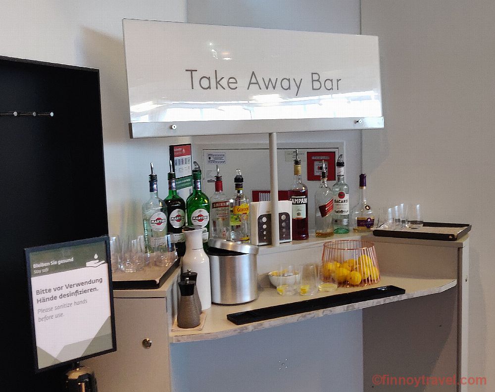 Bar self-service da Sky Lounge no Aeroporto de Viena