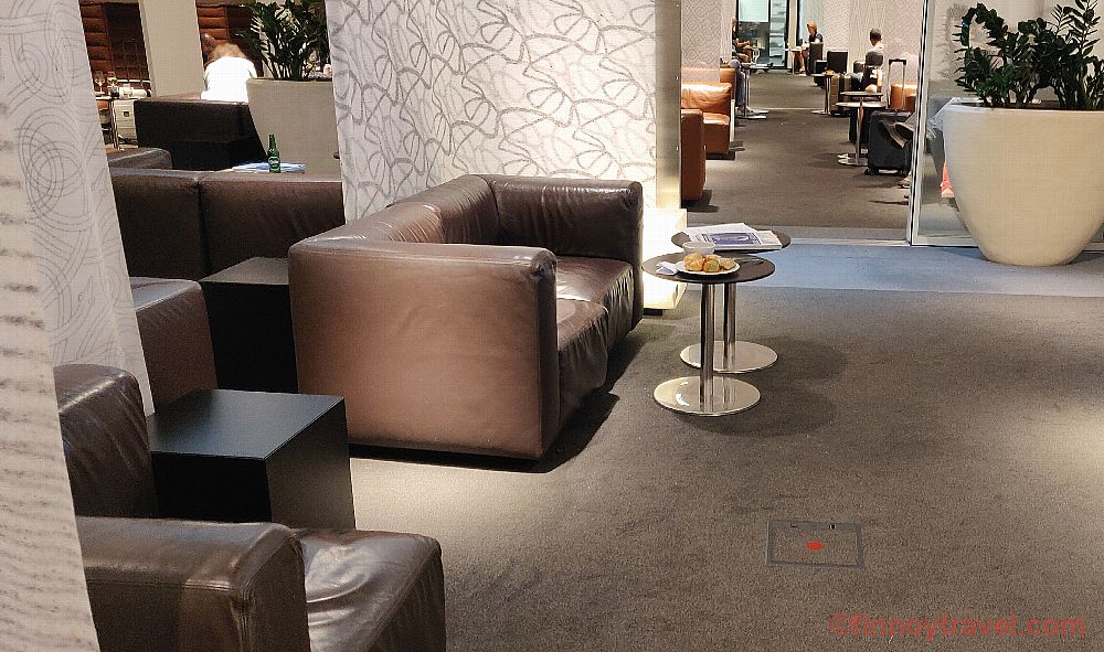 Sof&aacute;s da Sky Lounge no Aeroporto de Viena