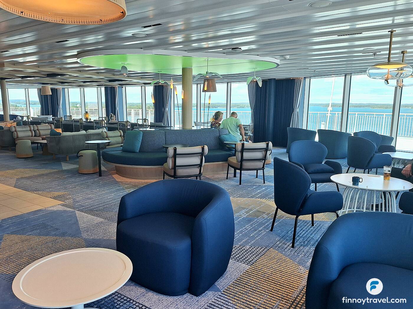 Em seguida, a se&ccedil;&atilde;o de proa do lounge