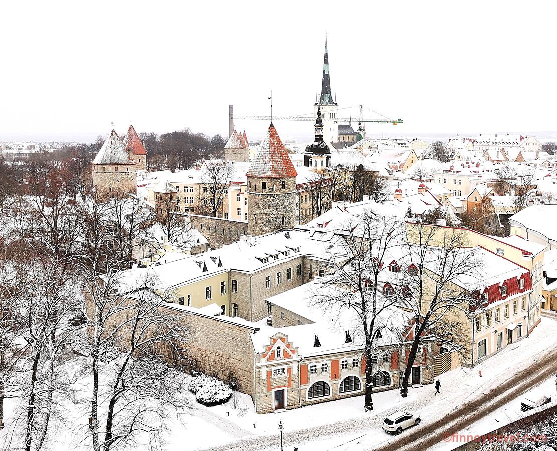 Uma vista da Colina Toompea, em Tallinn, no inverno