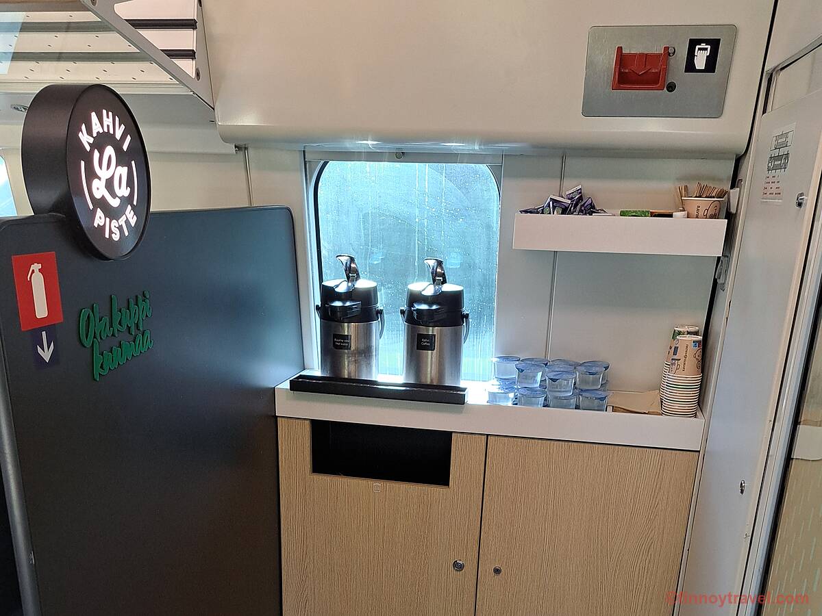 Esta&ccedil;&atilde;o de caf&eacute; na classe Ekstra