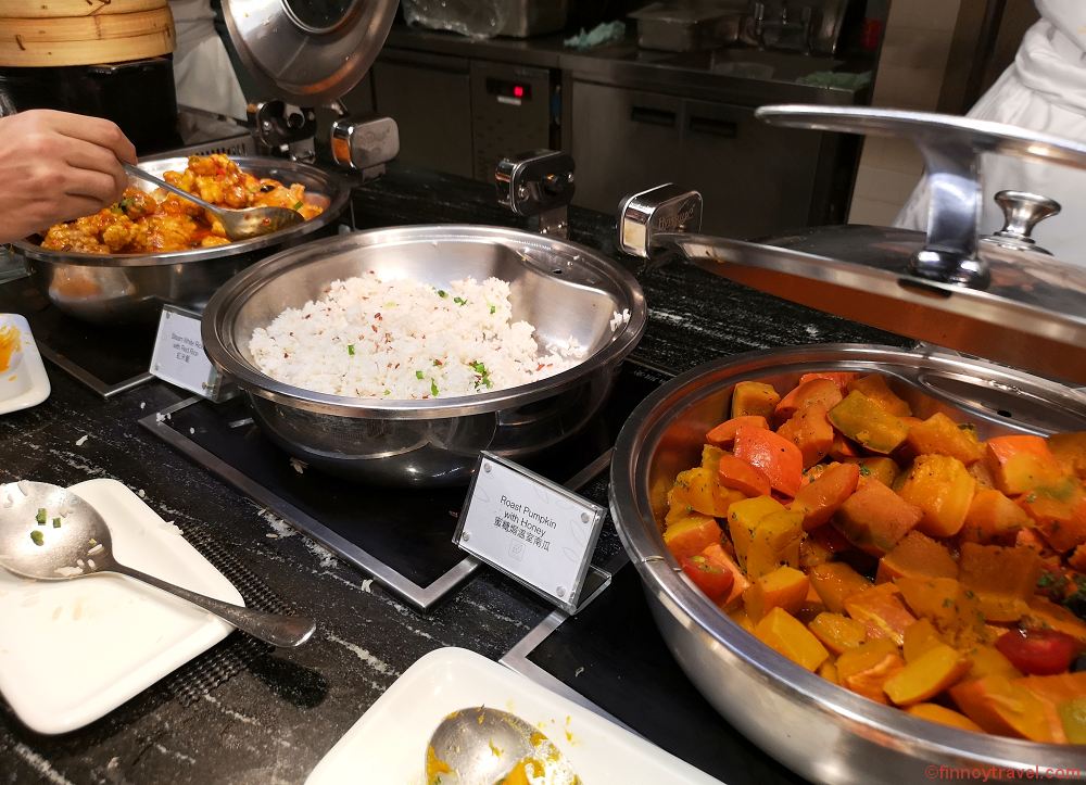 Pratos quentes na Plaza Premium Lounge