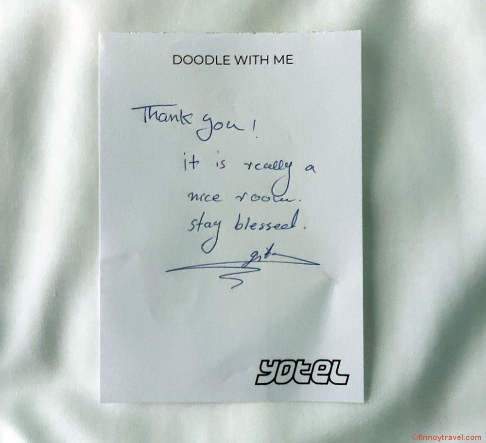 Bilhete de um h&oacute;spede satisfeito do Yotelair
