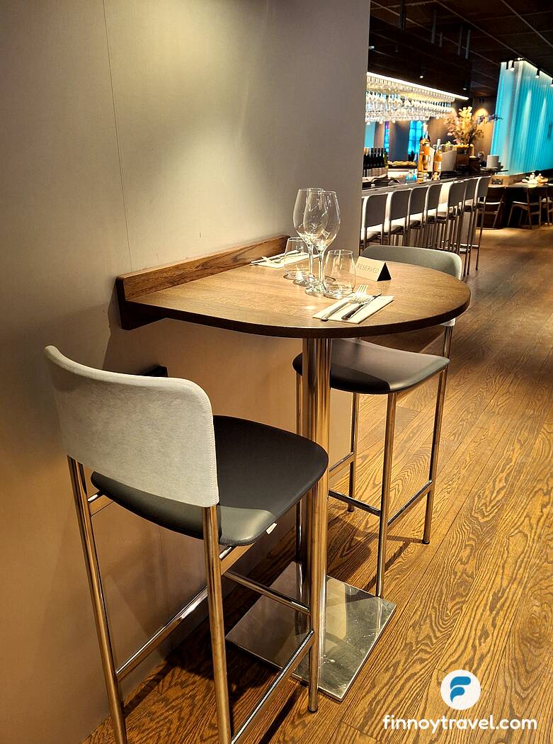 Mesa de refei&ccedil;&otilde;es