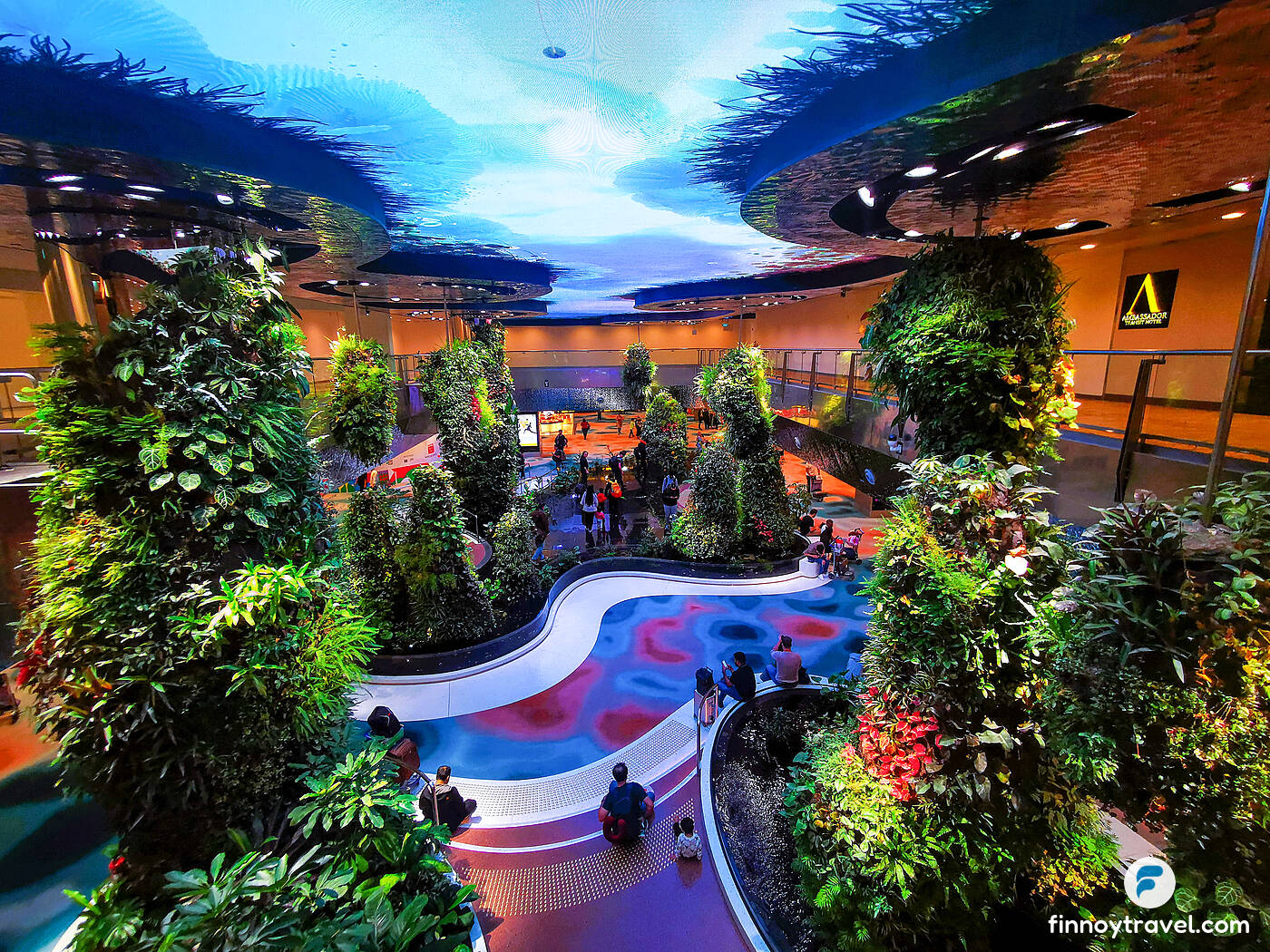 Decora&ccedil;&otilde;es naturais no Terminal 2 do Aeroporto de Changi