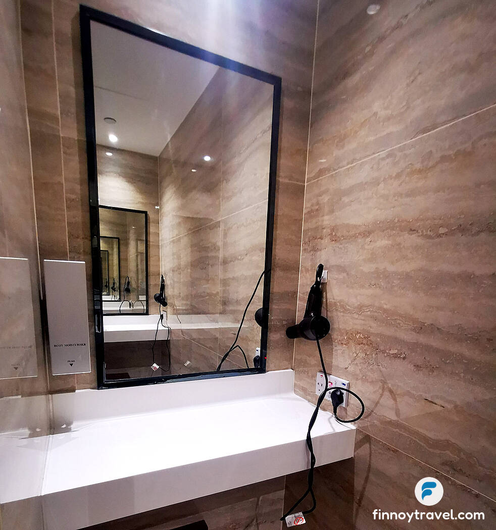 secador de cabelo na Ambassador Transit Lounge