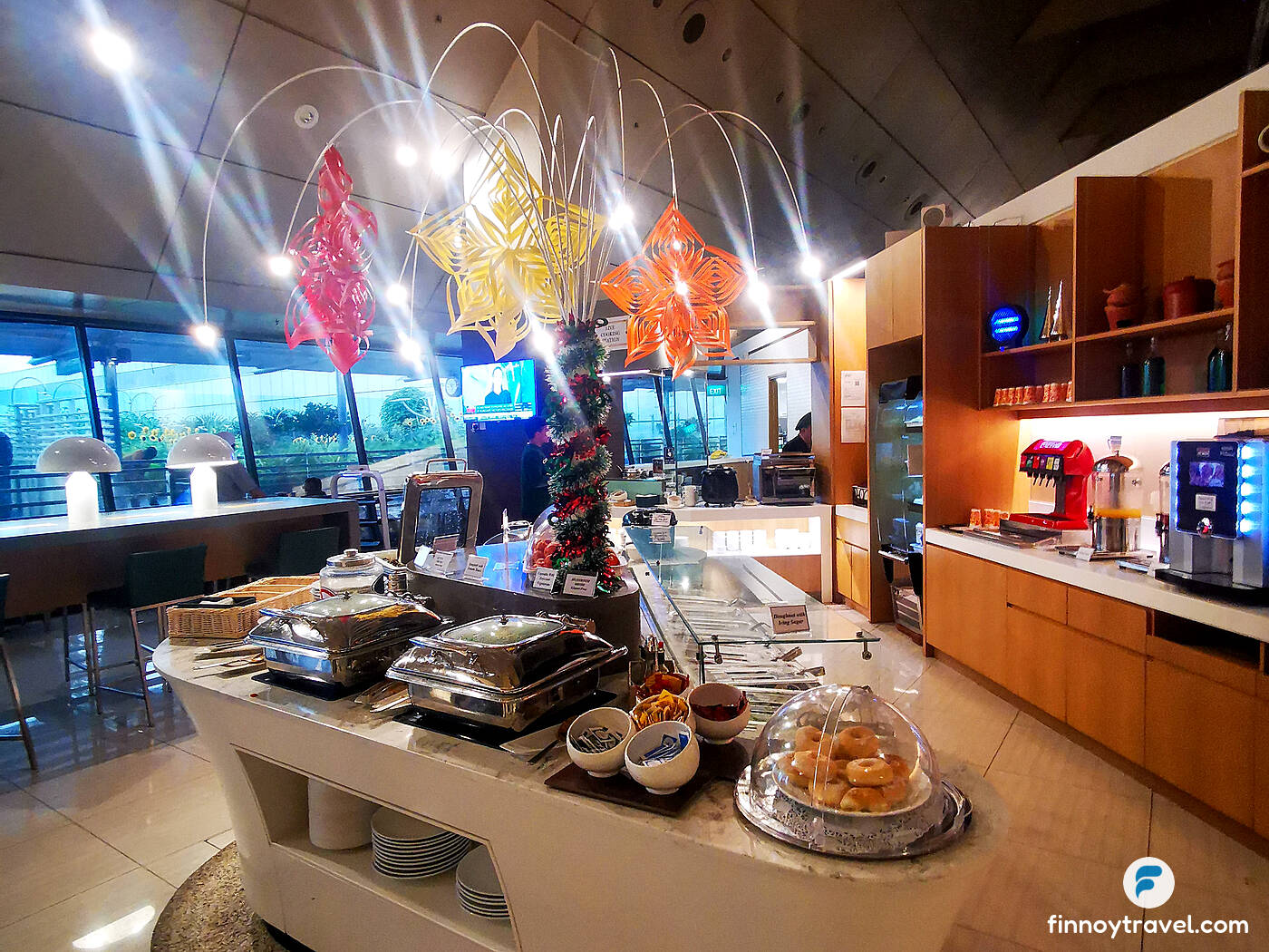 mesa de buffet da Ambassador Transit Lounge