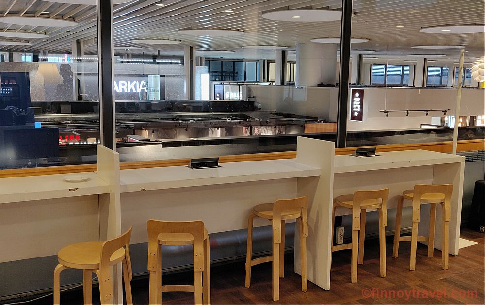 Mesa de trabalho na Aspire Lounge do Aeroporto de Copenhague