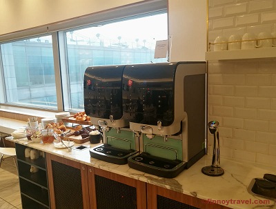 Lamesa sa No1 Lounge sa London Heathrow