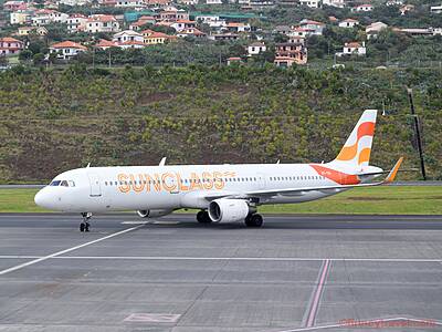 Sunclass Airlines Airbus A321 sa Funchal