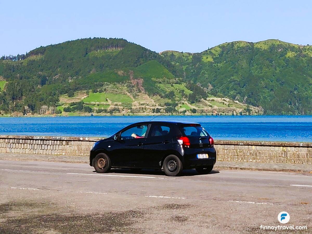 Luntiang tanawin sa Azores