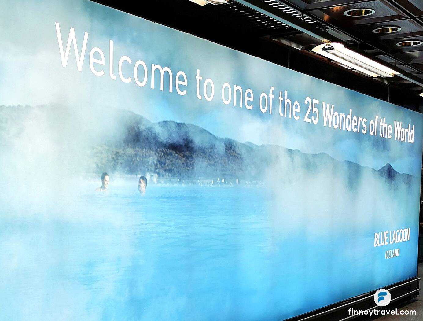 Isang patalastas ng Blue Lagoon, Iceland sa Keflavik International Airport