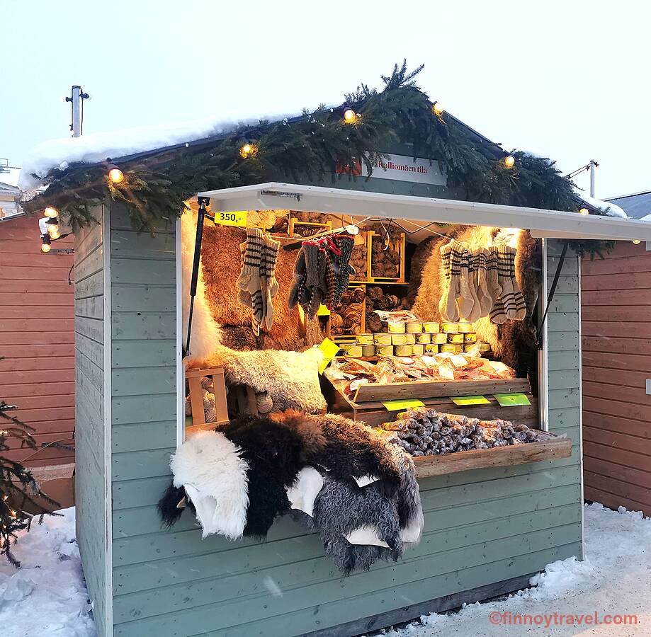 Puwesto ng mga produktong lana sa Tuomaan market