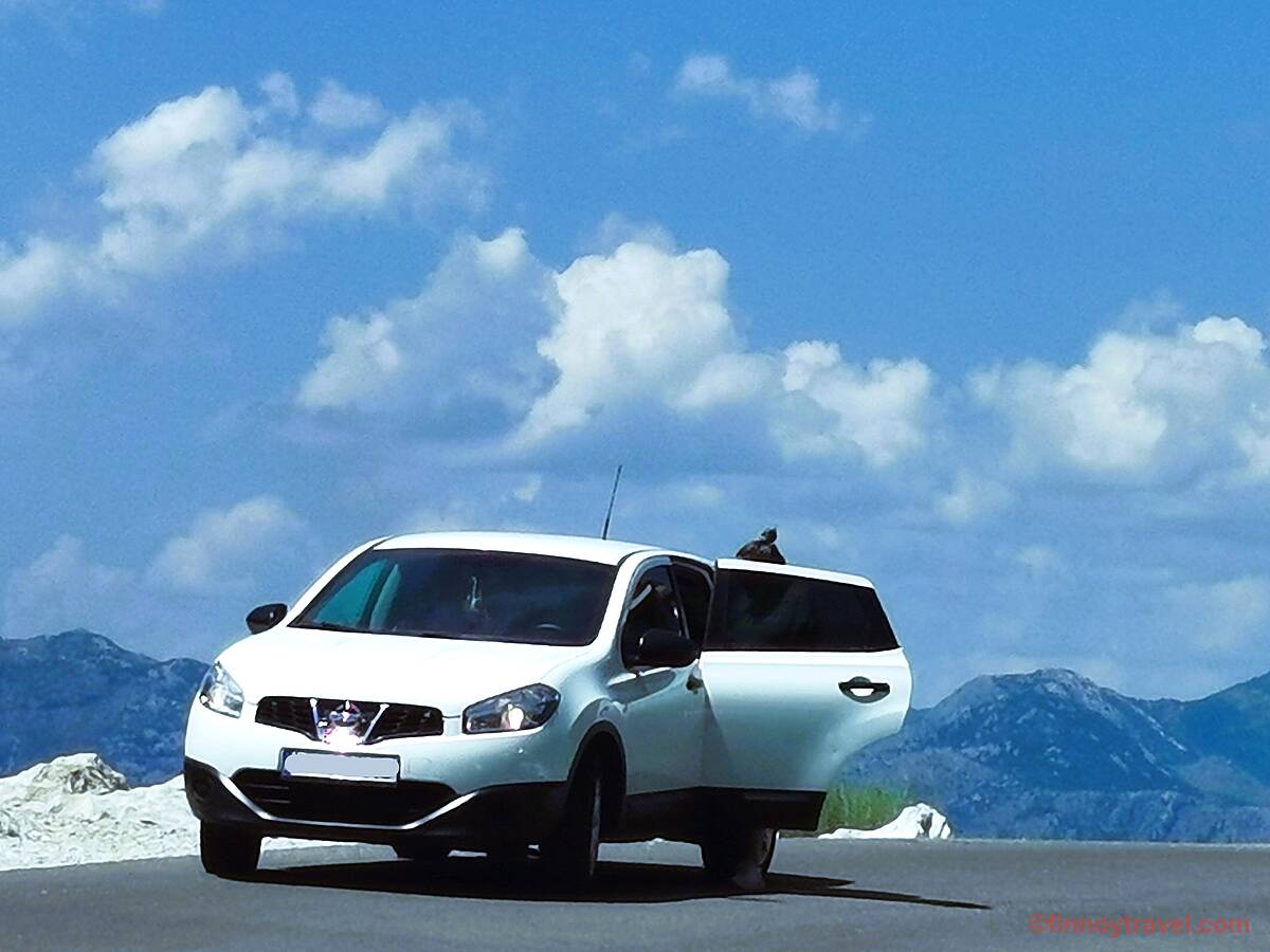 Isang hintuan sa kalsadang Kotor Serpentine