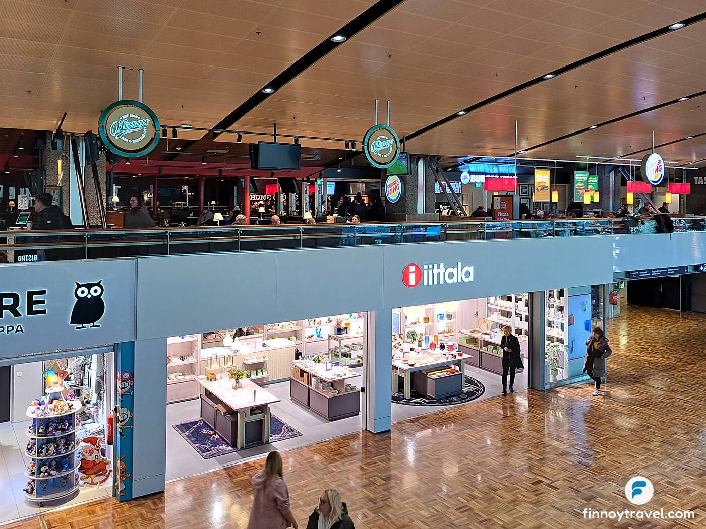 Tanaw ang terminal ng Helsinki-Vantaa mula sa Pier Zero