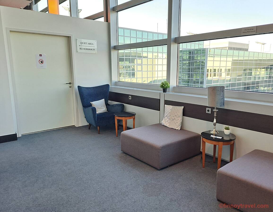 Nakatagong pinto papunta sa shower