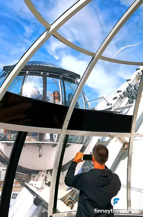 Avicii Arena at mga gondola ng SkyView