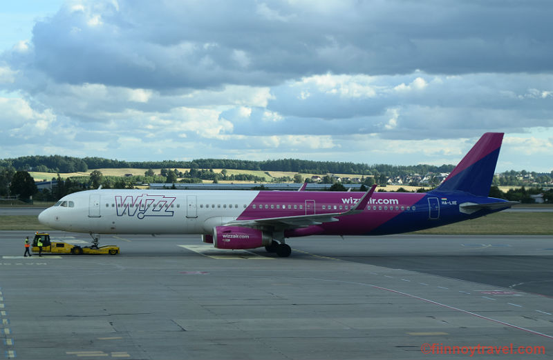 Wizz Air Airbus A321 sa Paliparang Gdansk