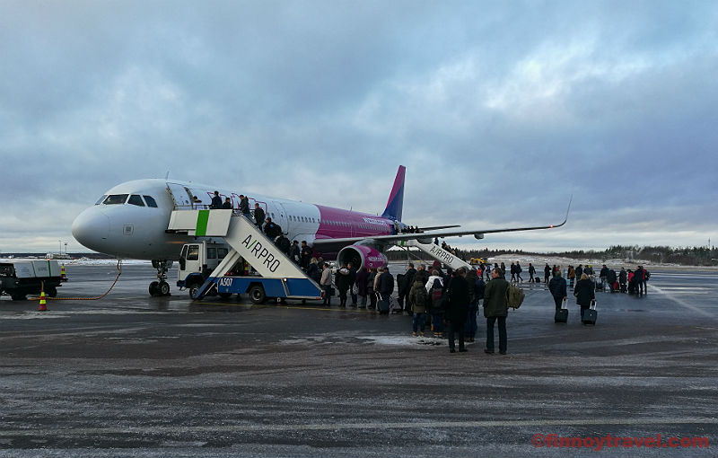 Eroplano ng Wizzair sa paliparan ng Turku