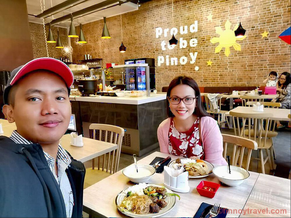 Mga Pilipino na kumakain sa isang restawrang Pilipino sa Finlandiya