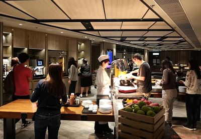 Plaza Premium Lounge 的厨房