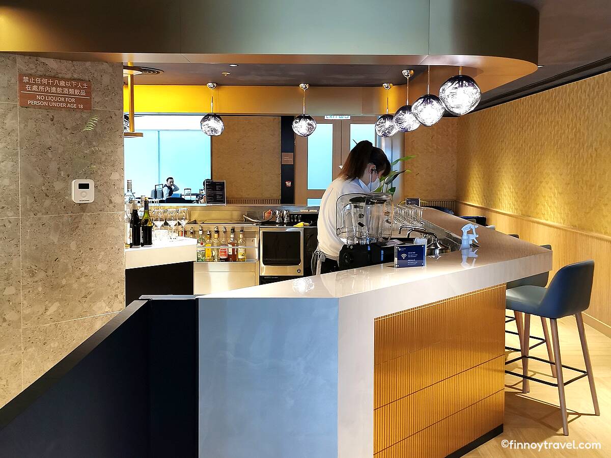 Chase Sapphire Lounge 的酒吧员工