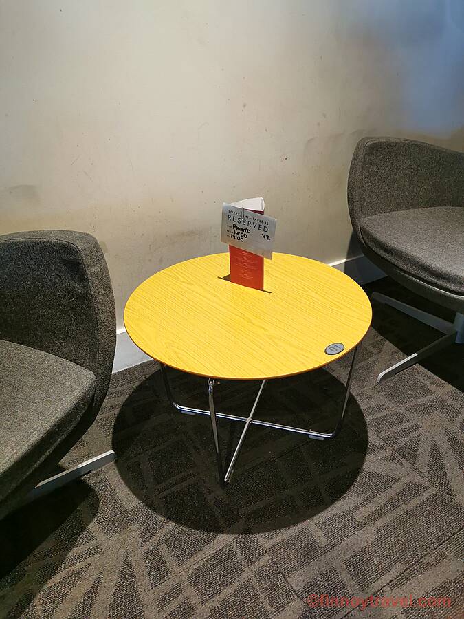 Escape 休息室的预留餐桌