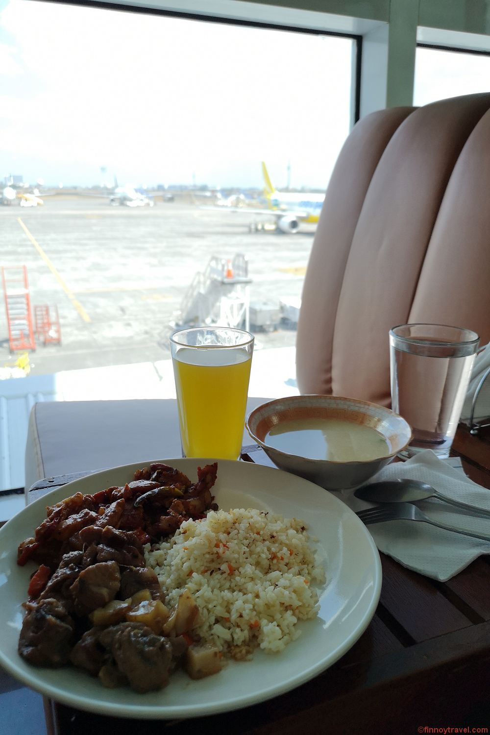 克拉克贵宾休息室的餐桌