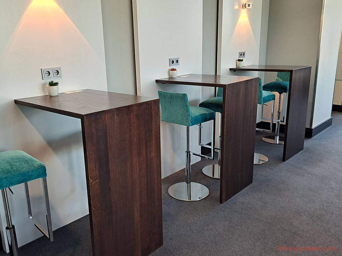 电源插座与书桌